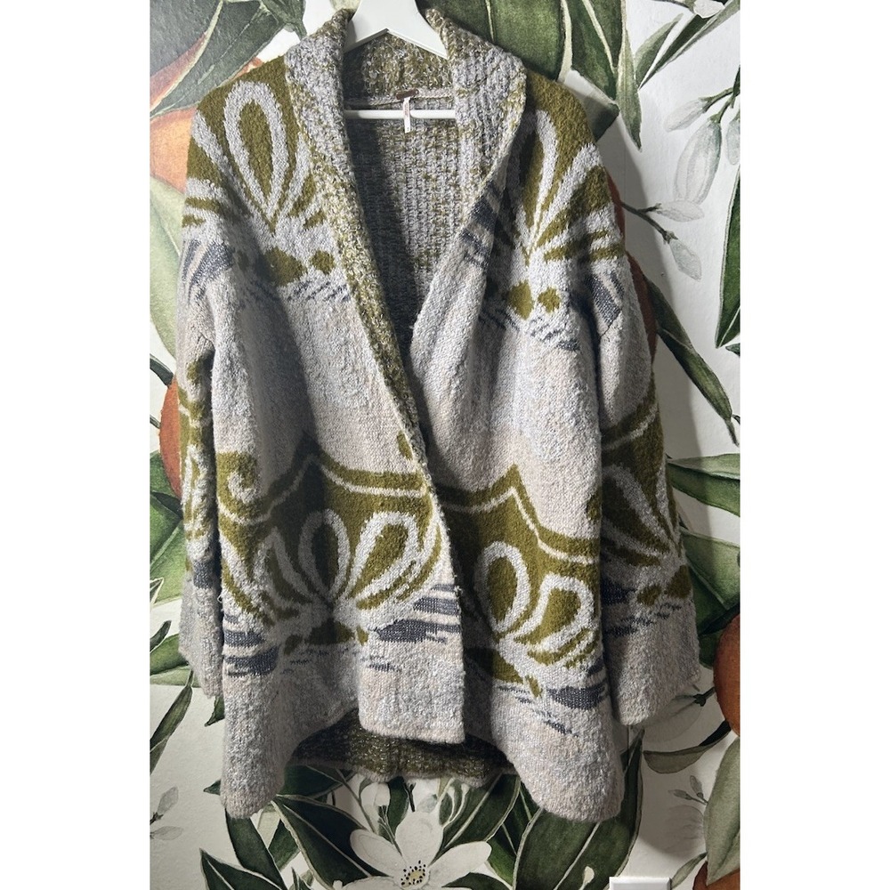Free People Medium Wool Blend Cocoon Cardigan Sweater Snap button Oversized